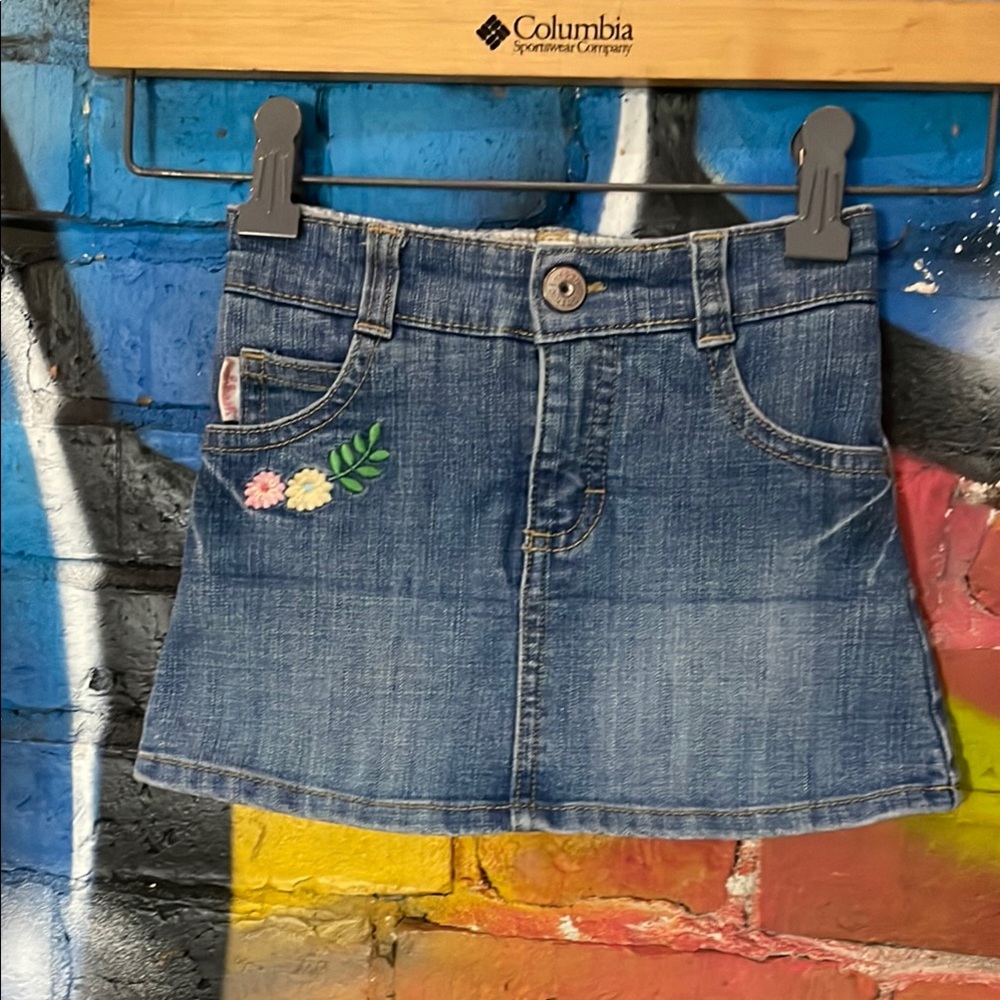 OSHKOSH-toddler’s blue cotton blend denim flower-stitched short jean mini skirt